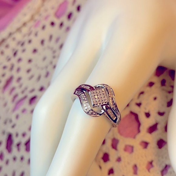 0.15ctw Round White Diamond Ring - Picture 10 of 15